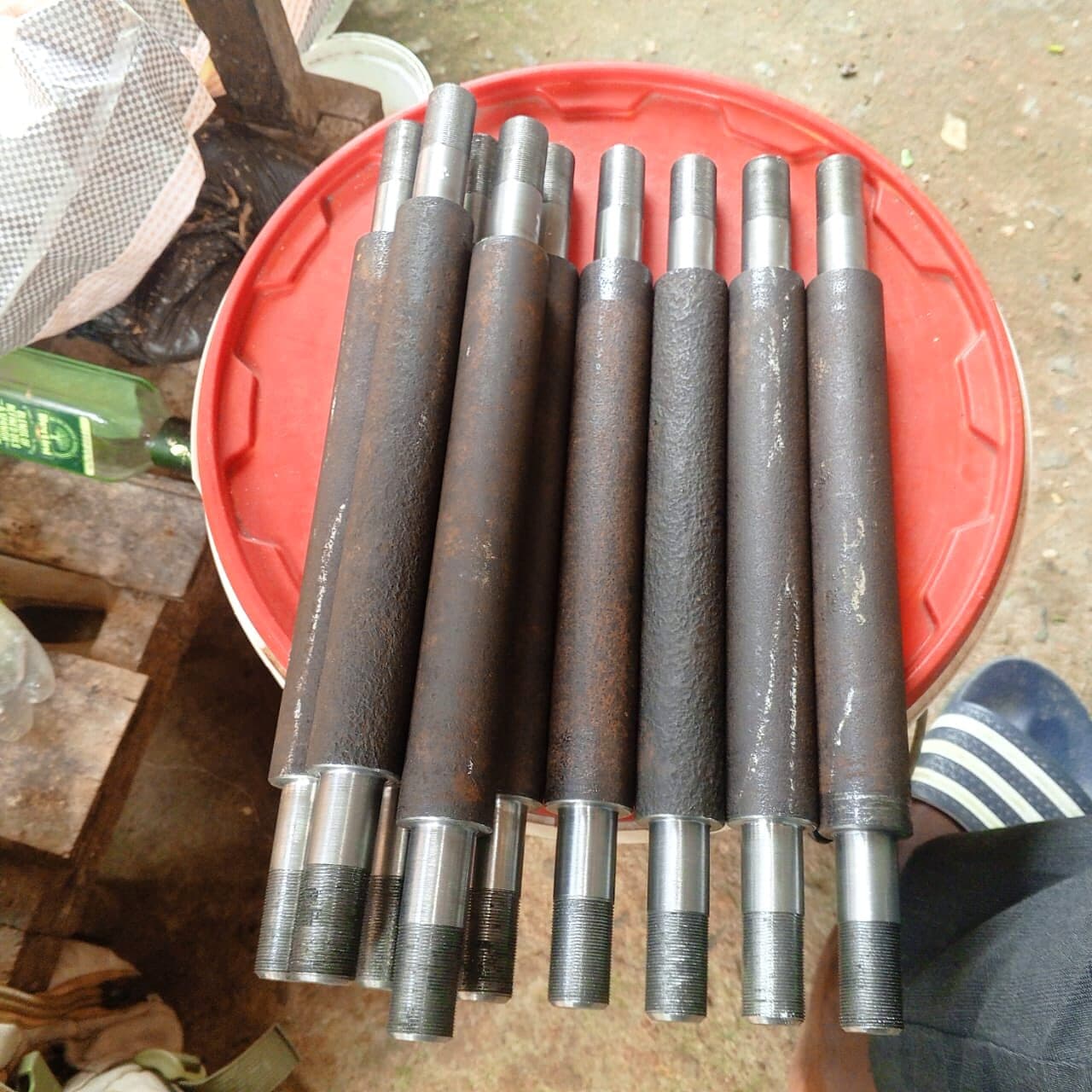 Axes épaulés filetés
